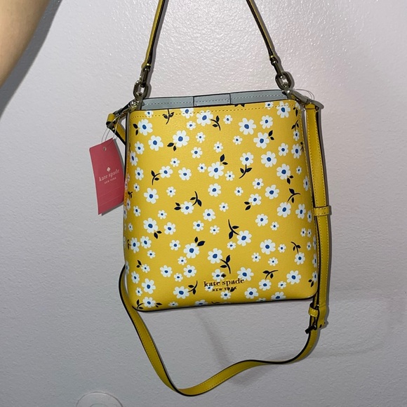 NWT Kate spade small bucket crossbody with yellow floral pattern - Picture 2 of 4